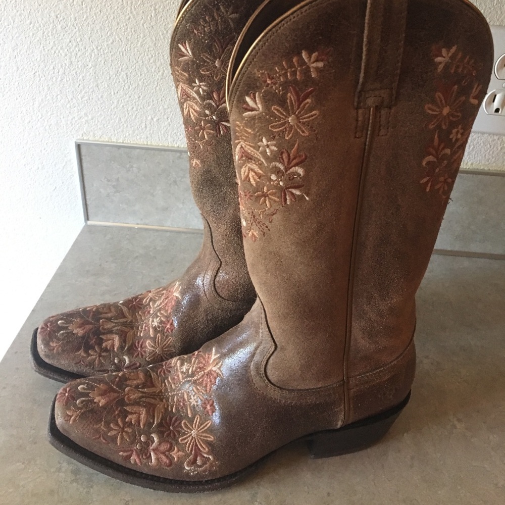 Ariat ardent women’s 9 embroidered cowgirl boot
